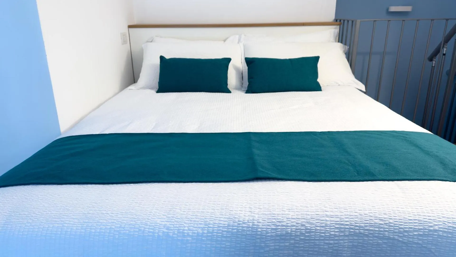 New One Bedroom Apartment In Isola Area Milan 0*,