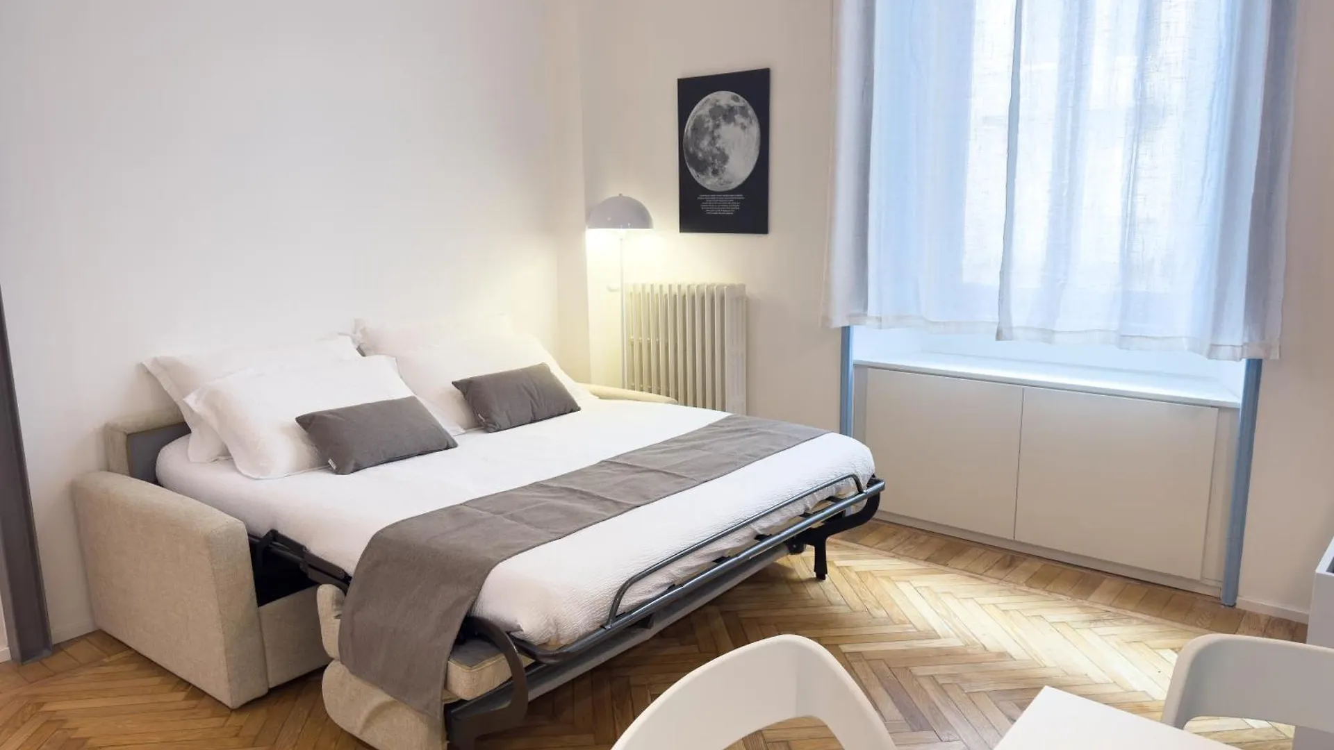 New One Bedroom Apartment In Isola Area Milan Italie
