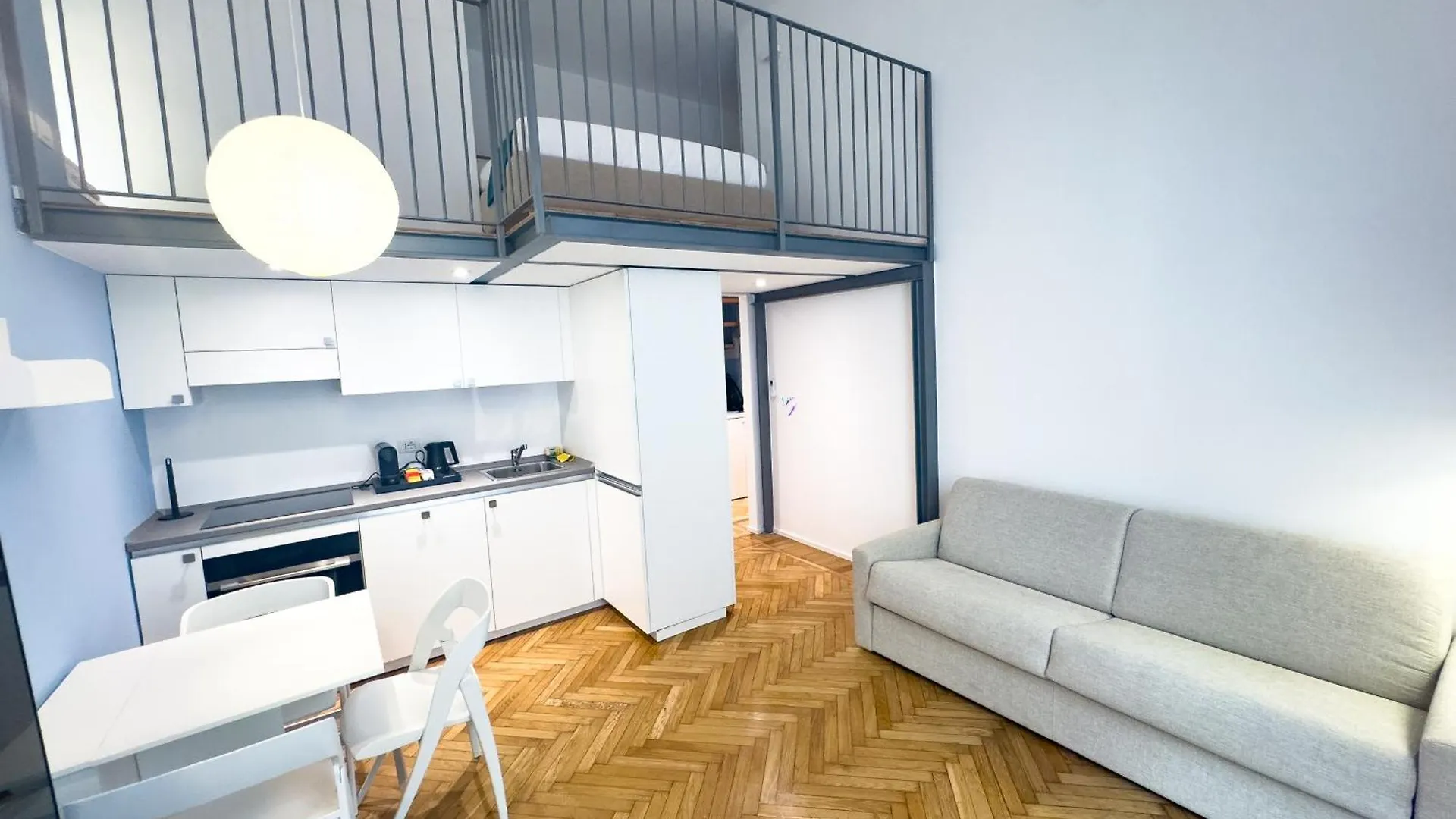 New One Bedroom Apartment In Isola Area Mailand